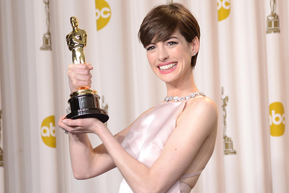 Anne Hathaway Hates the Paparazzi So Much, She Got in a Stranger’s Car to Avoid Them [VIDEO]