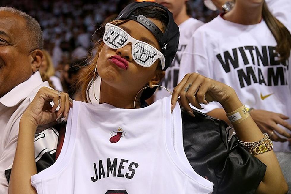 Rihanna Suing Retailer Topshop for $5 Million for Selling a T-Shirt With Her Face On It [PHOTO]