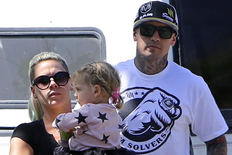 Pink’s Husband Carey Hart + His Friend Had a Ball-Kicking Scuffle With a Paparazzo [VIDEO]