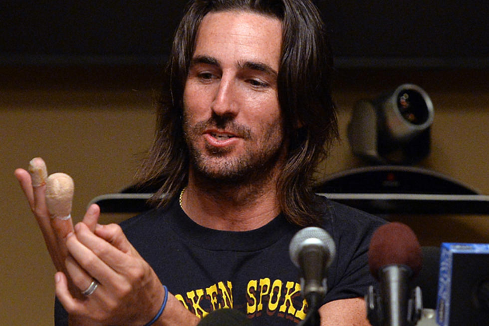 Country Star Jake Owen Tweets Shocking Picture of Amputated Finger [PHOTO]