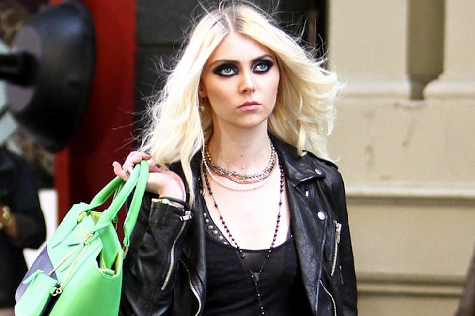 Taylor Momsen Goes Back to Her Old Style With Topless Album Photo
