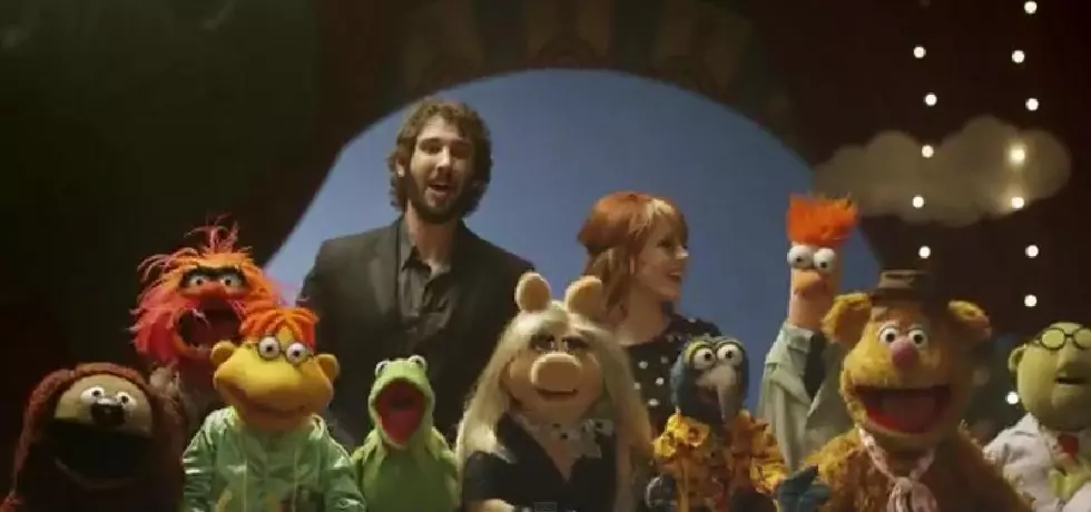 Josh Groban, Lindsey Stirling & The Muppets [VIDEO]
