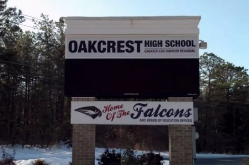 Two Army Soldiers Surprise Their Sister at Oakcrest High School [VIDEO]
