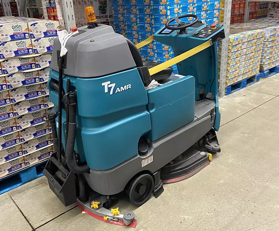 Driverless floor cleaning machine at Sam's Wholesale Club, EHT, New Jersey - Harry Hurley photo - TSM