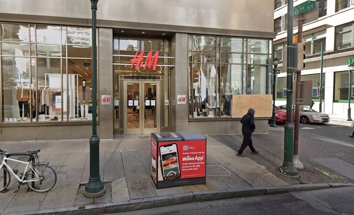 H&M Store on Chestnut Street in Philadelphia, PA, Closing
