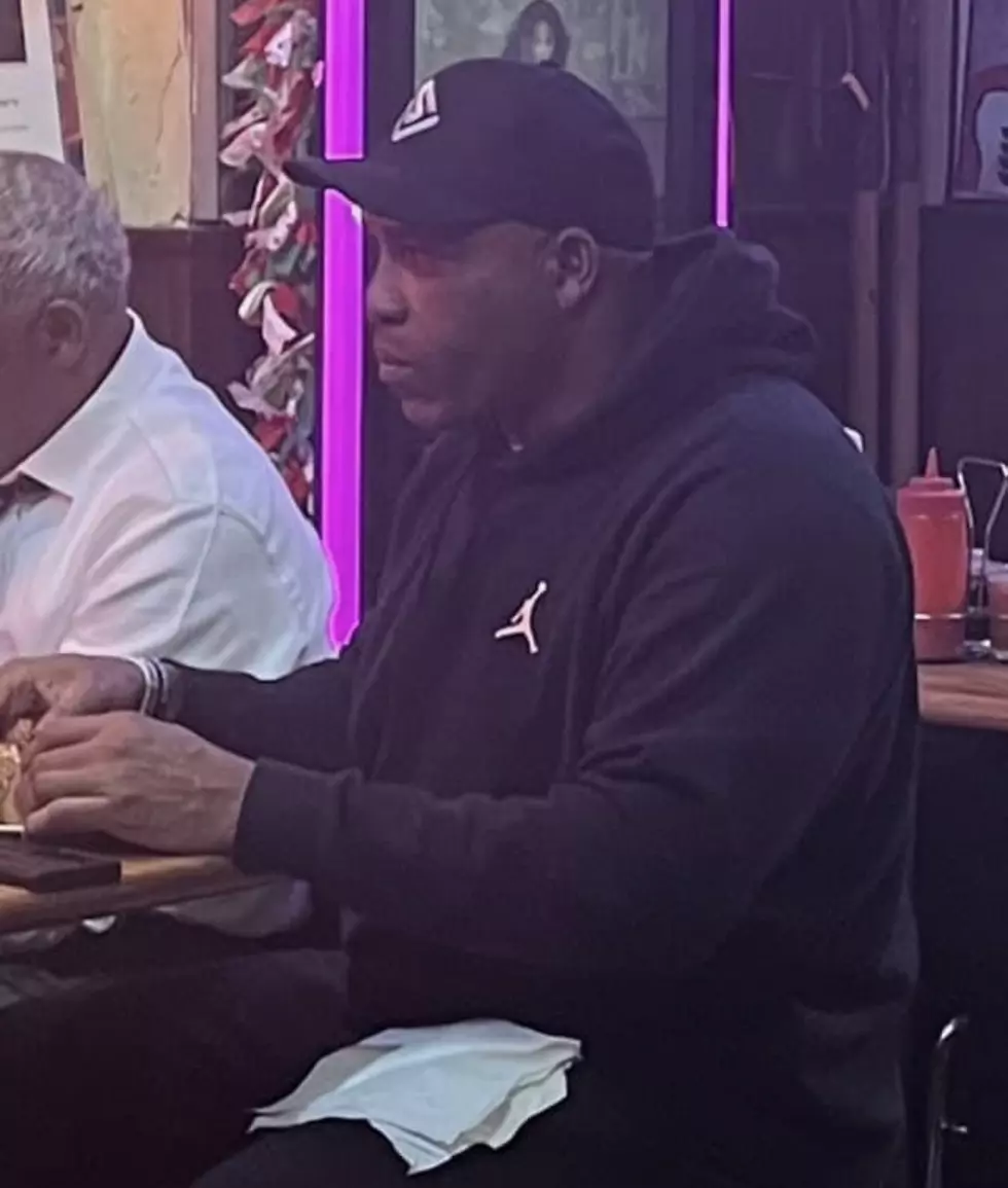 Former Philadelphia Eagle Dines At 80-Year-Old NJ Restaurant