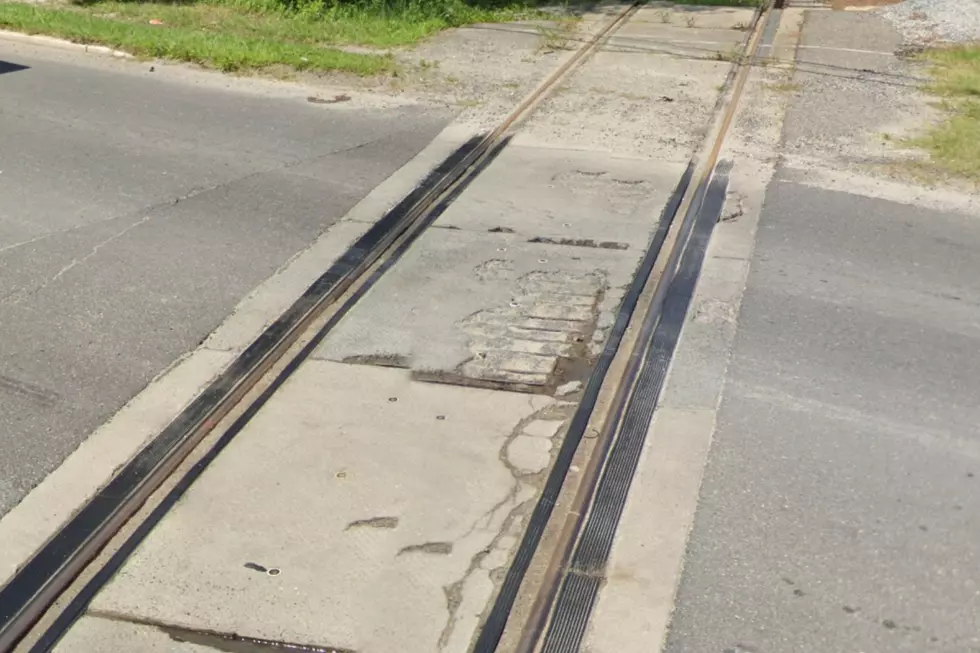 Poor condition of the Fire Road railroad crossing - Photo: Google Maps
