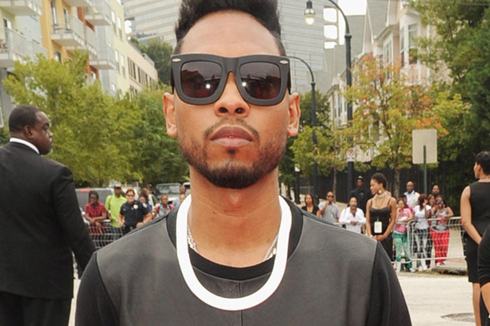 Miguel Falls Off Stage in London