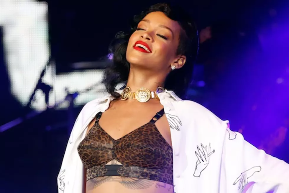 Rihanna&#8217;s Birthday Gift: A MAC Cosmetic Deal