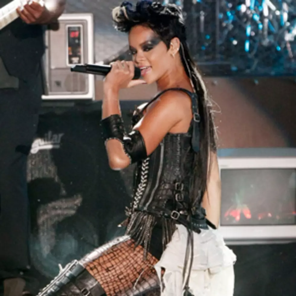 Rihanna Performs &#8216;Disturbia&#8217; at 2008 MTV Video Music Awards &#8211; 25 Career-Defining Moments