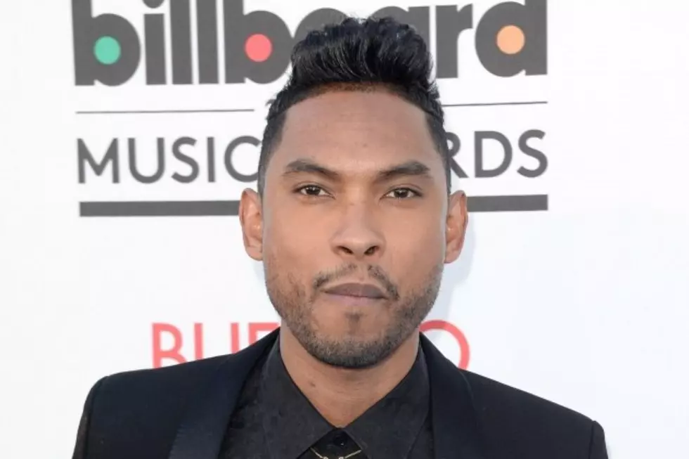 Miguel Busts a Split, Hurts Fan During &#8216;Adorn&#8217; Performance at 2013 Billboard Music Awards