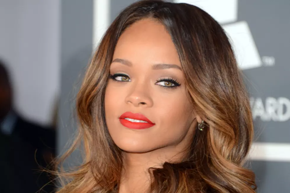 Rihanna Fan With Microphone During UK Concert [Video]