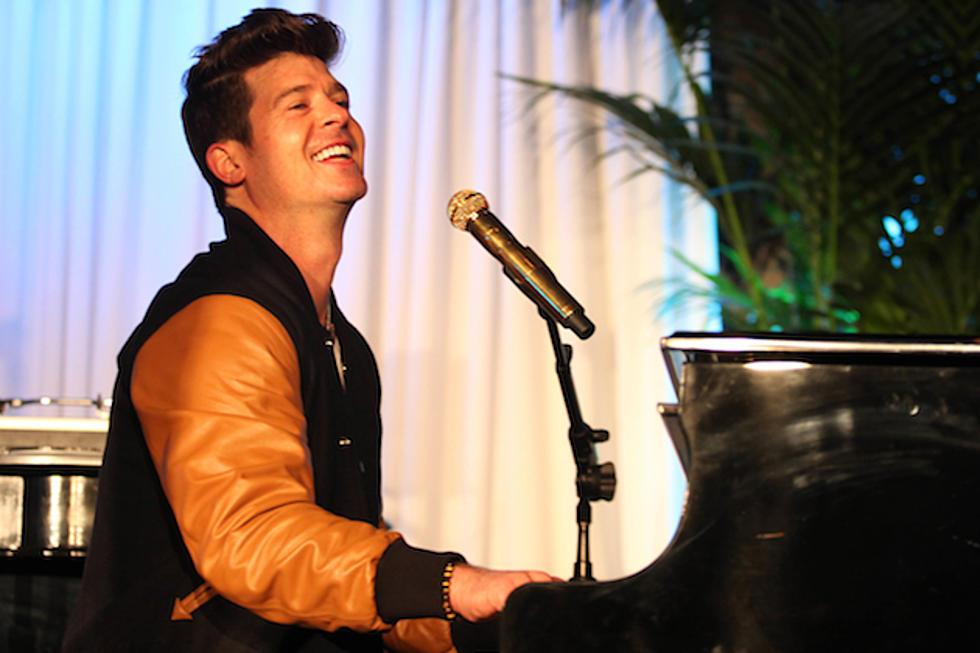 Robin Thicke Remixes 'Blurred Lines' for Kids on 'Jimmy Fallon'