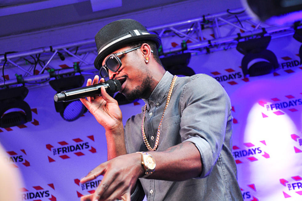 Ne-Yo, Chiddy Bang Treat Fans to Energetic Show for TGI Fridays&#8217; Red Hot Summer of Music