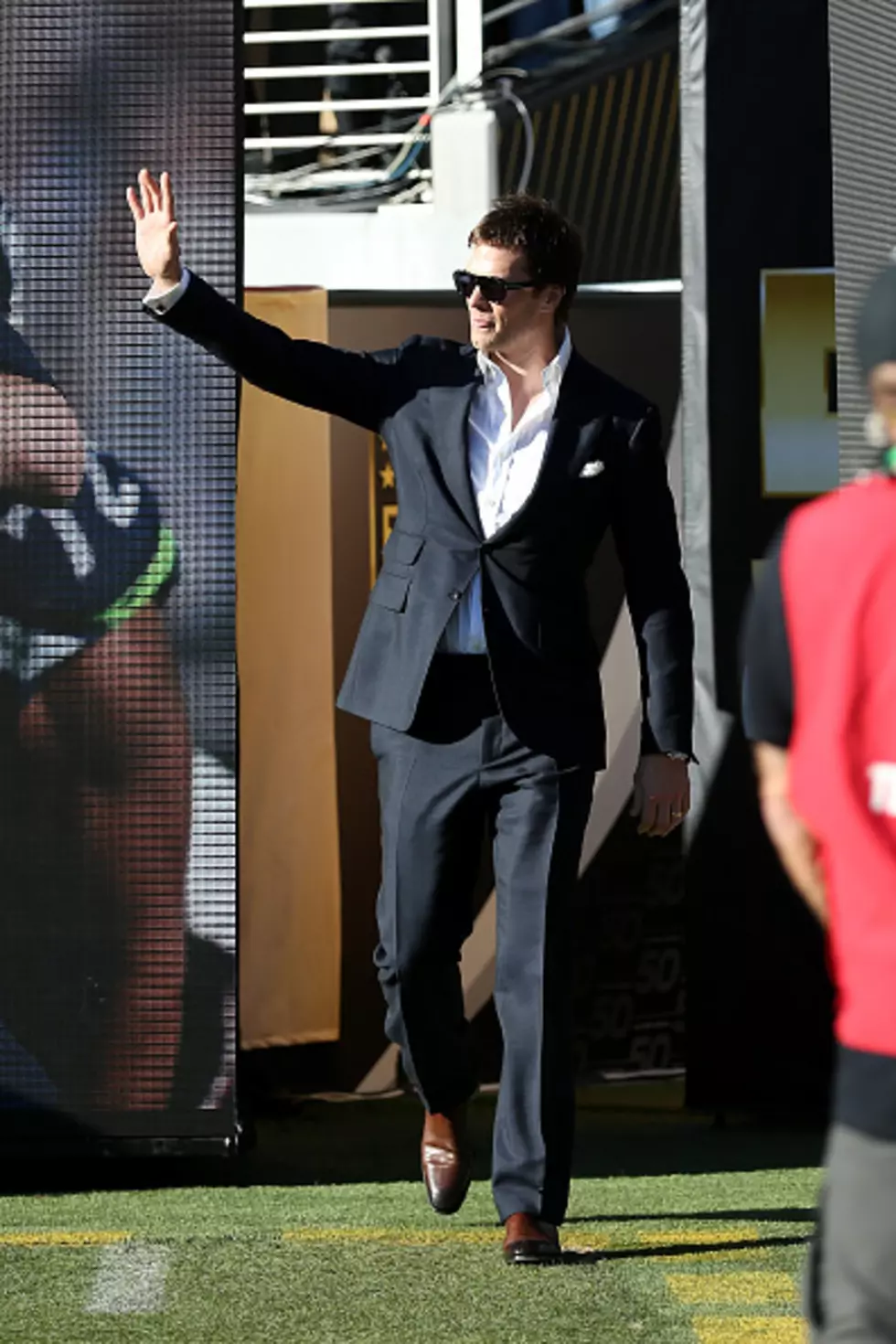 Boos Welcome Tom Brady at Super Bowl [VIDEO]