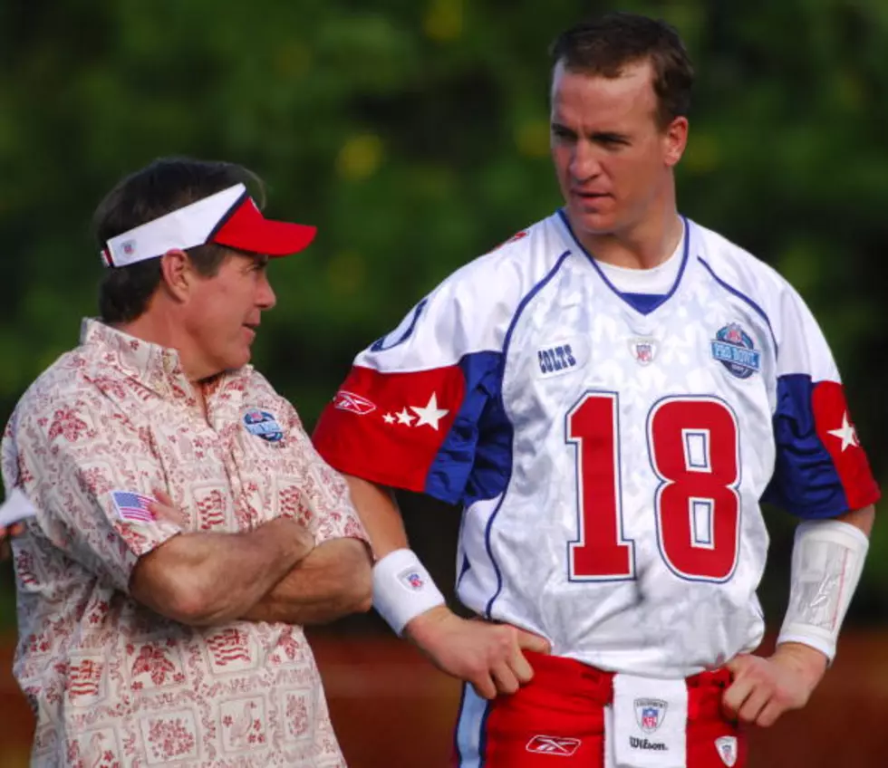 Manning Recognized By Patriots Players