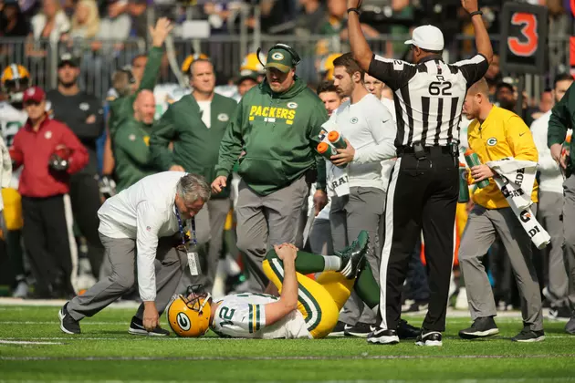Packers QB Rodgers Breaks Collarbone