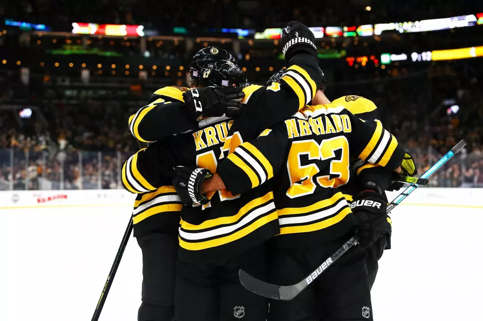 Bruins take on the Blackhawks, aim for 9th straight victory