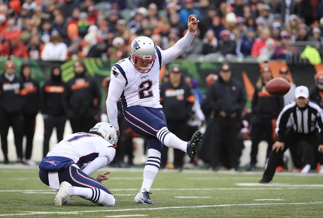 Patriots re-sign Nick Folk, adding to kicking competition