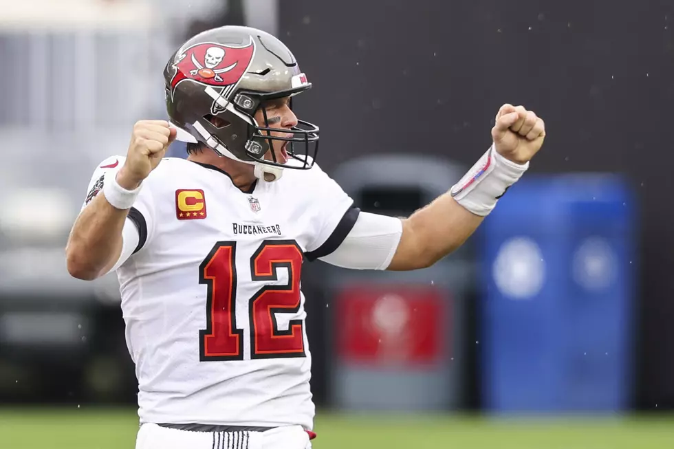 Brady Throws for 5 TDs, Bucs Rally to Beat Chargers 38-31