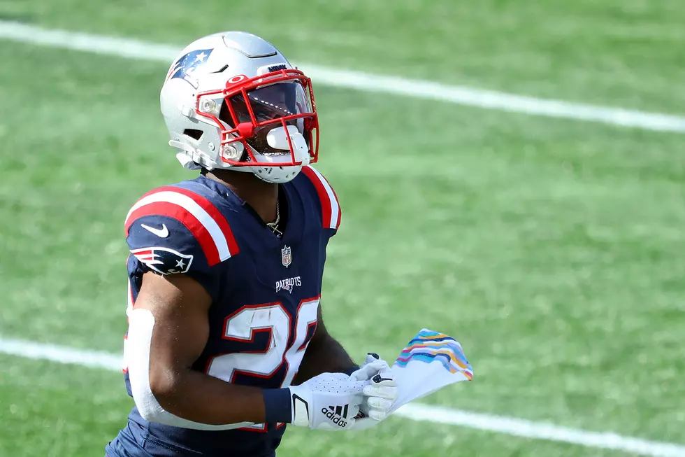 Patriots re-sign running back James White to 1-year deal
