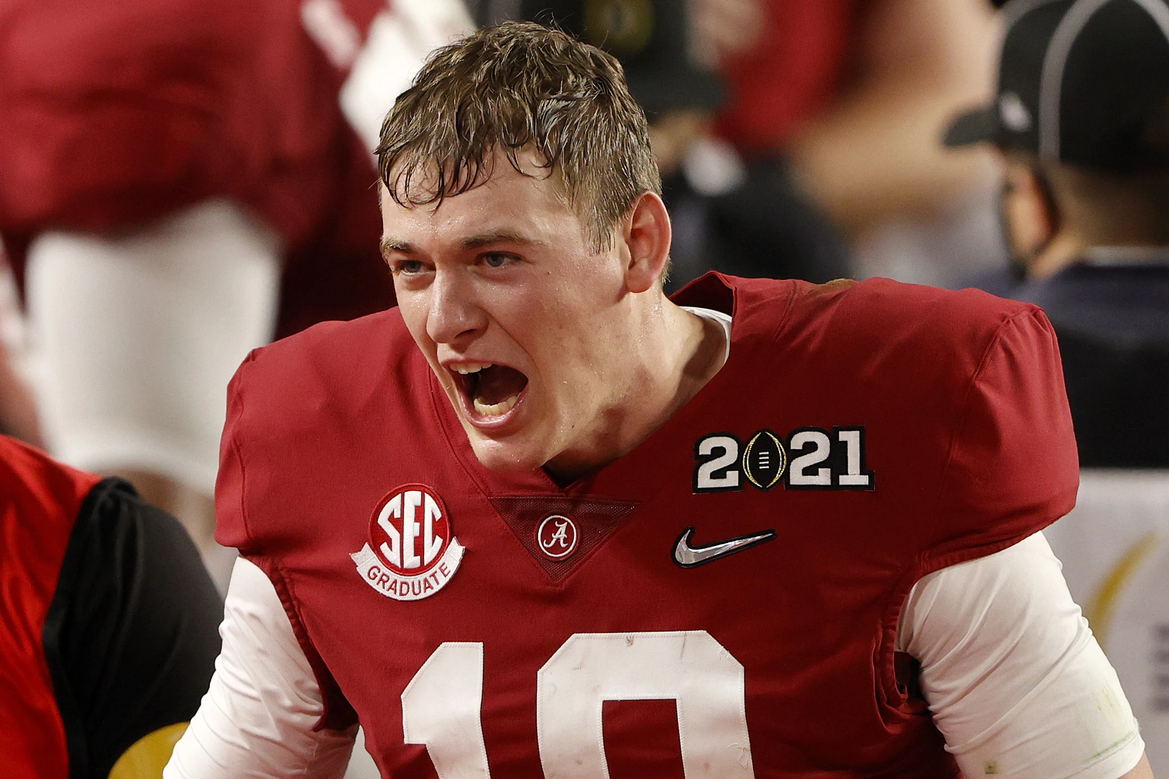 Patriots draft Alabama quarterback Mac Jones with 15th pick