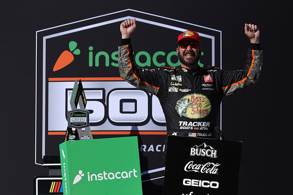 Martin Truex Jr. wins NASCAR Cup race at Phoenix Raceway