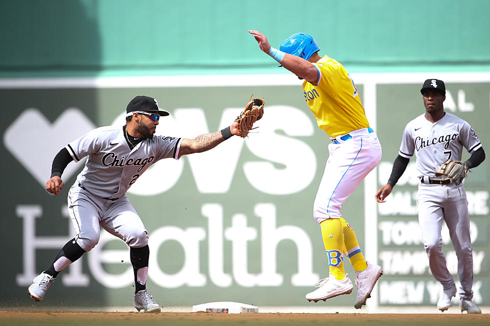 Mercedes homers, White Sox complete sweep over Red Sox