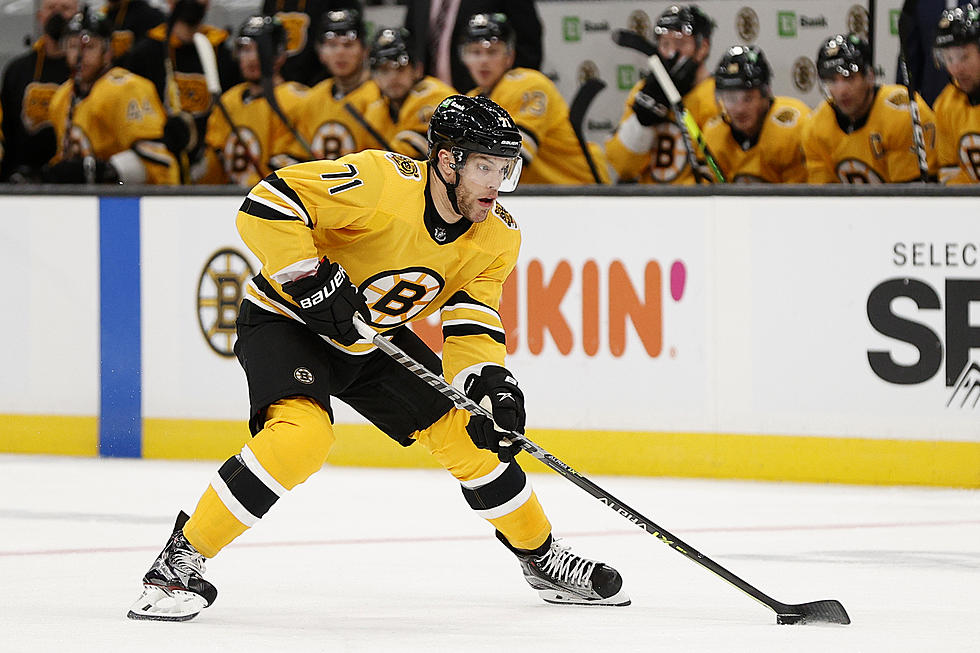 Hall scores, Rask returns in Bruins 4-1 win over Islanders