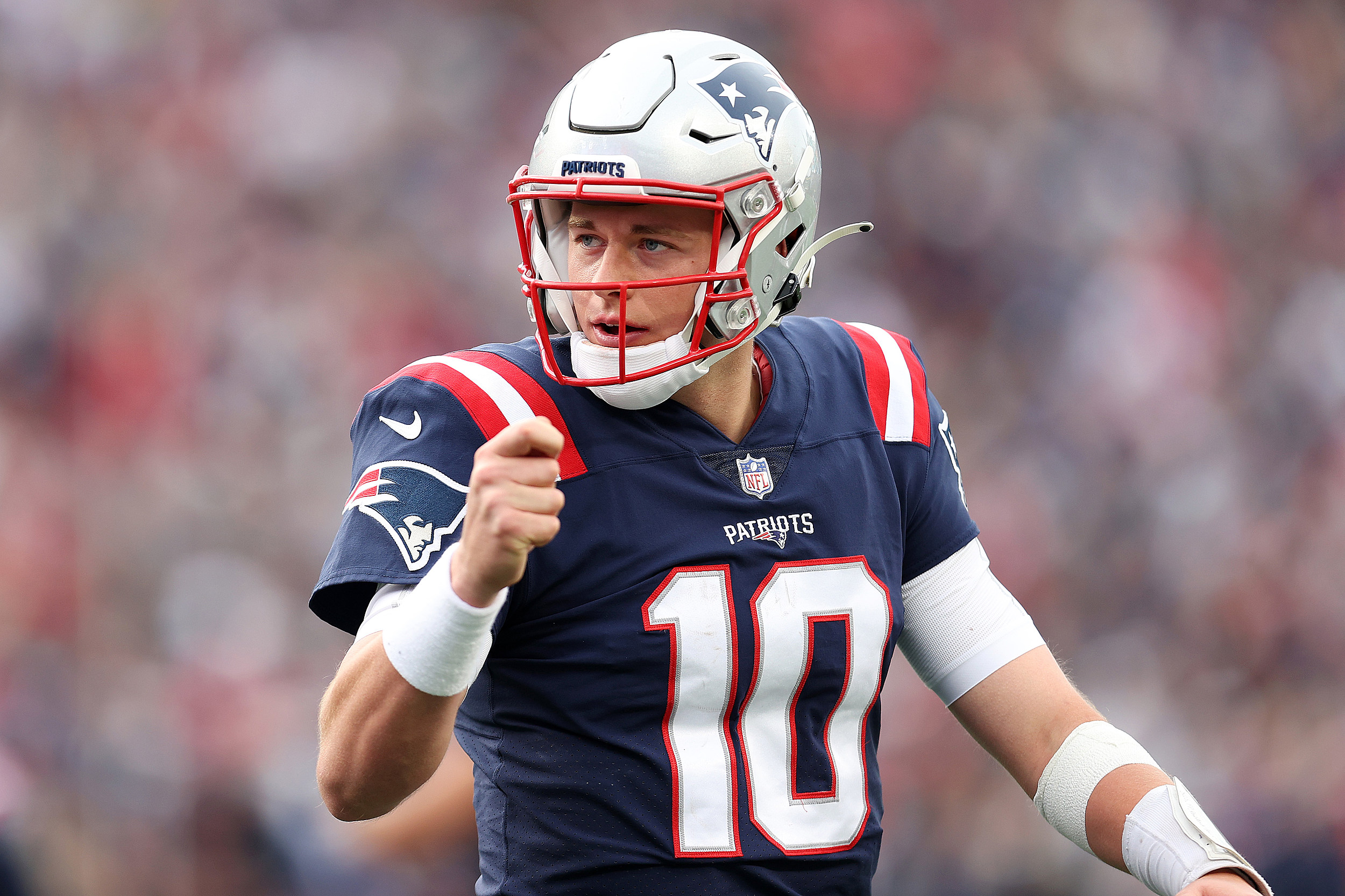 Patriots vs. Browns score: Mac Jones throws 3 TDs as New England