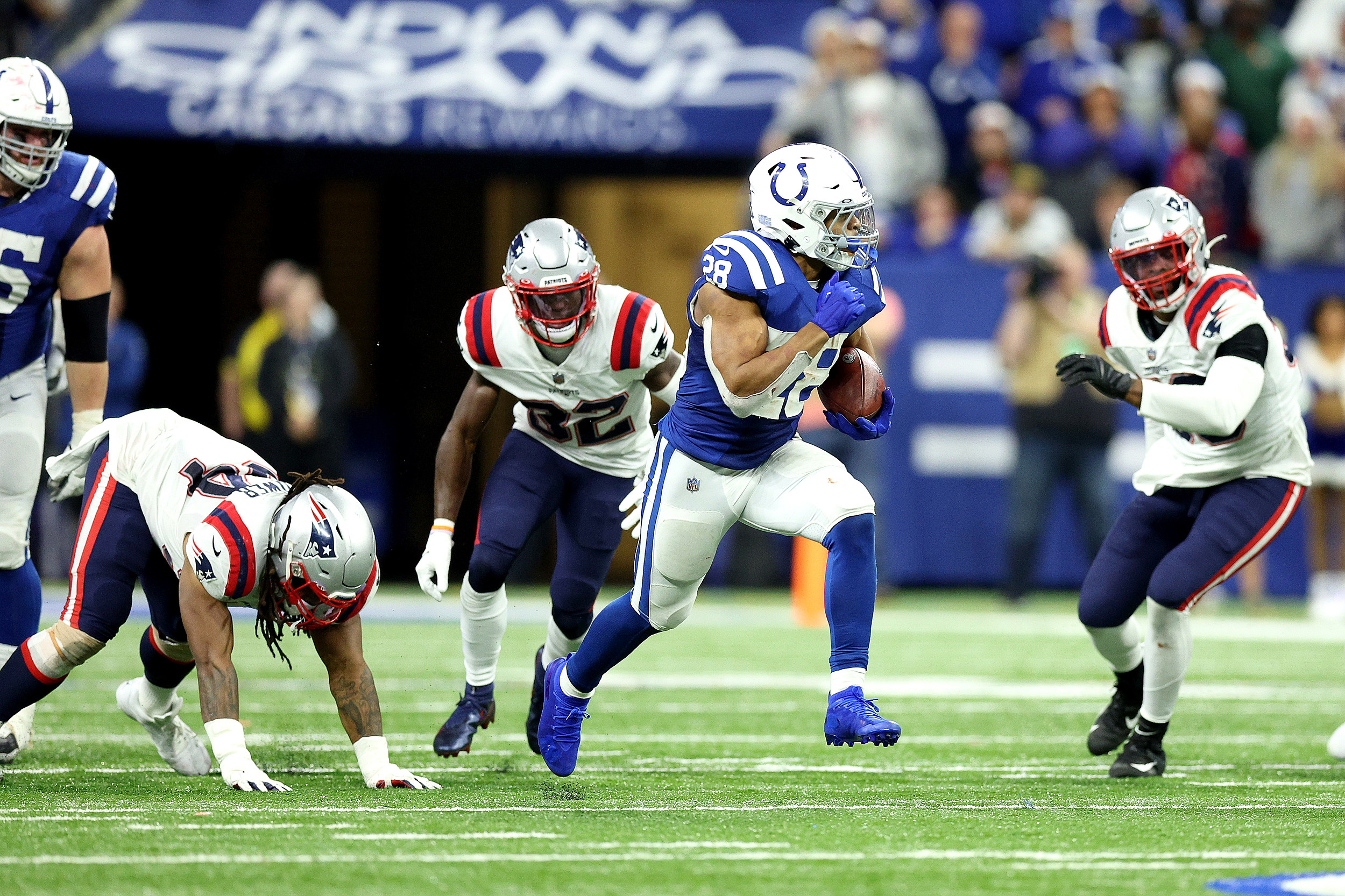 Jonathan Taylor carries Colts to first win over Patriots since