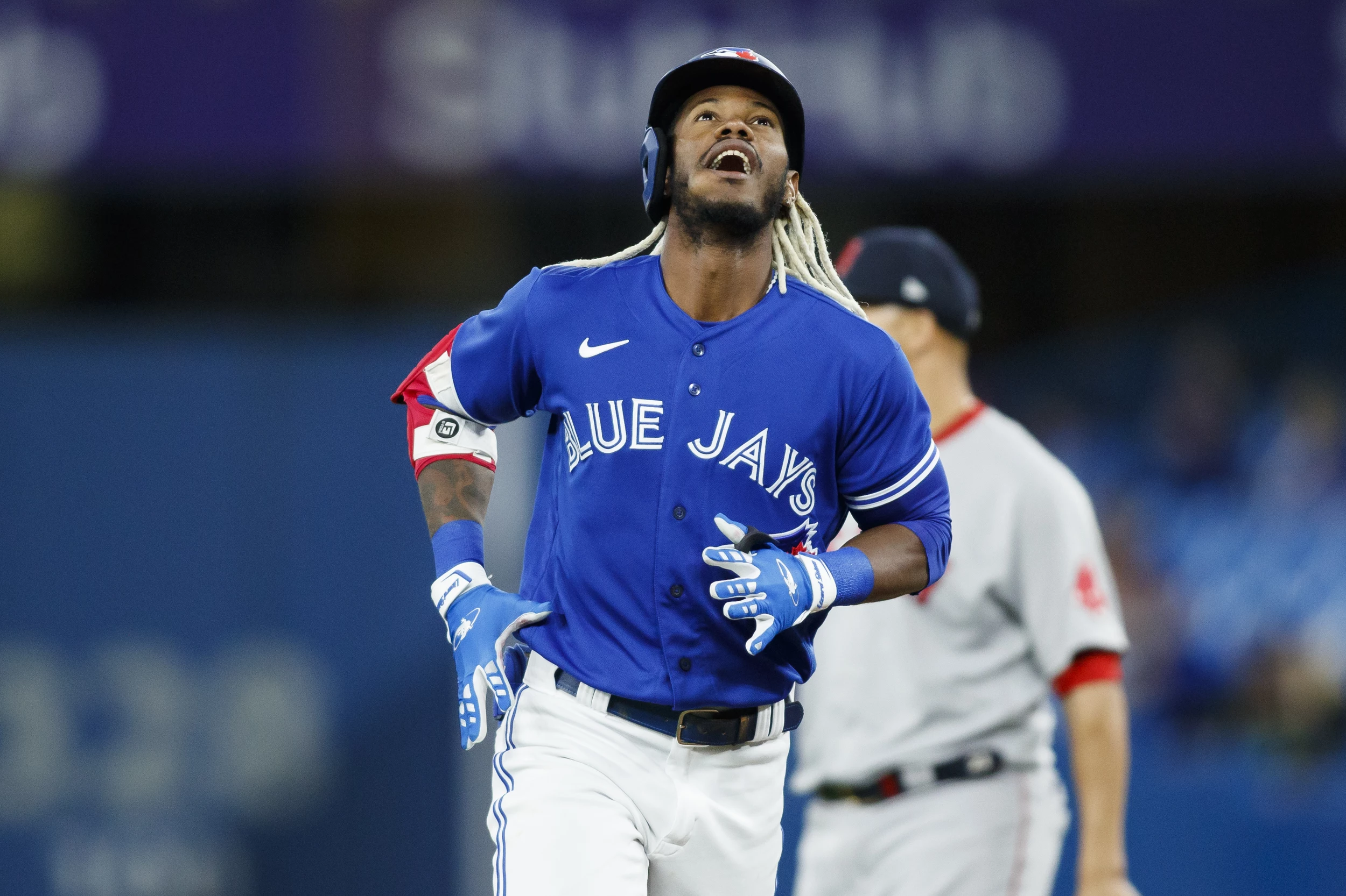 Red Sox beat Blue Jays on J.D. Martinez's homer with two outs in the ninth