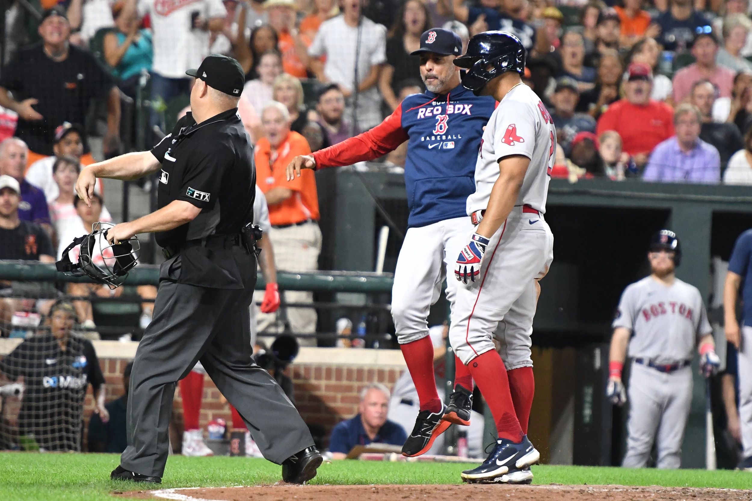 Orioles hit five homers, outslug Red Sox 15-10