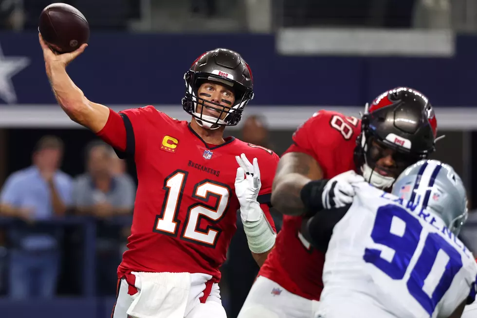 Brady, Bucs Throttle Cowboys 19-3 as Prescott Injures Hand