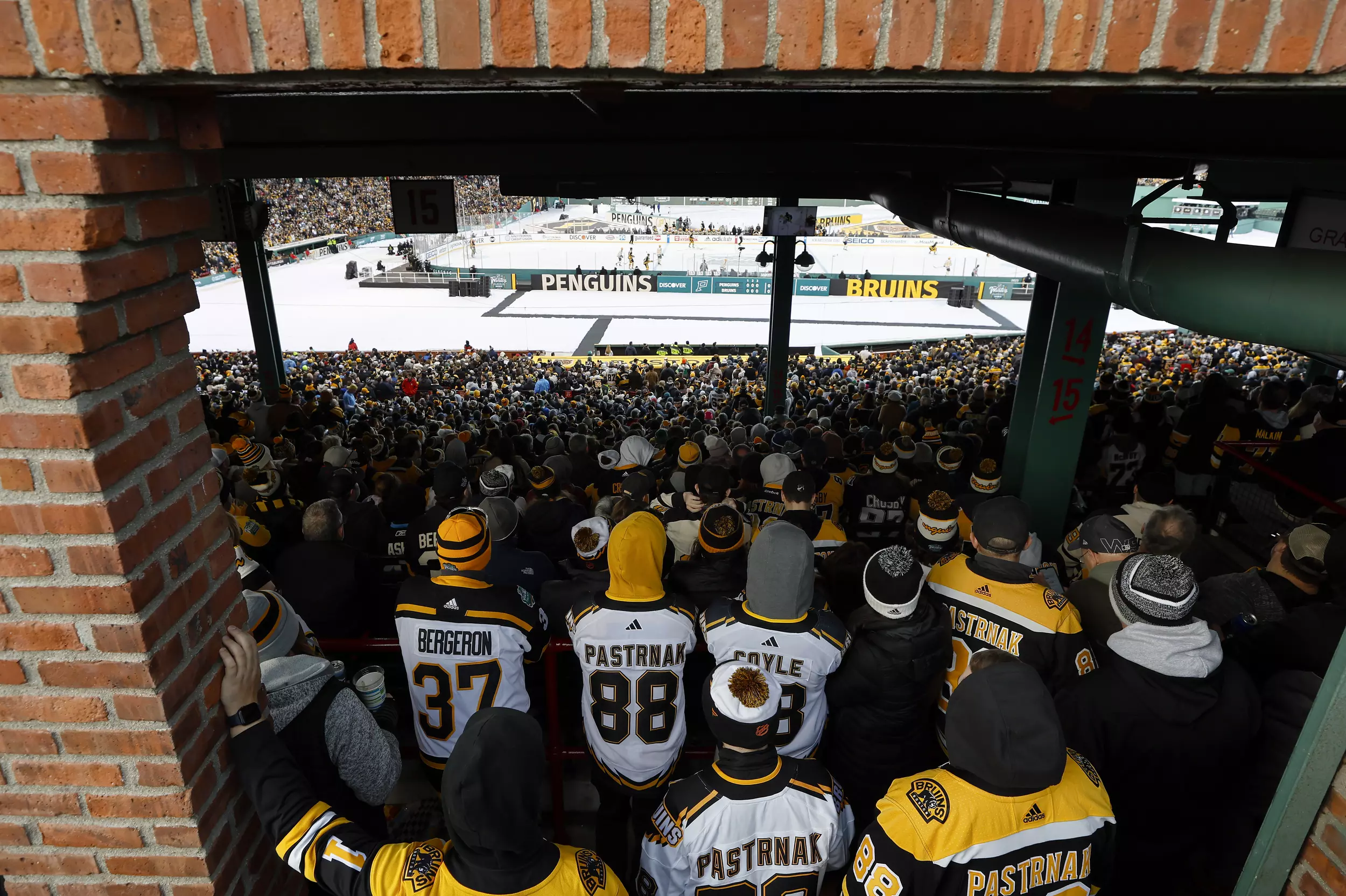 Check out some of the best pictures from the Winter Classic