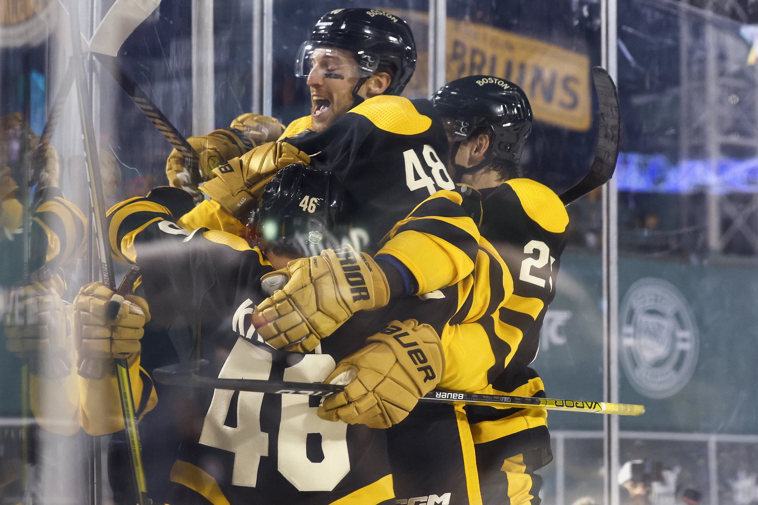 DeBrusk scores 2 in 3rd, Bruins beat Pens in Winter Classic – KXAN Austin