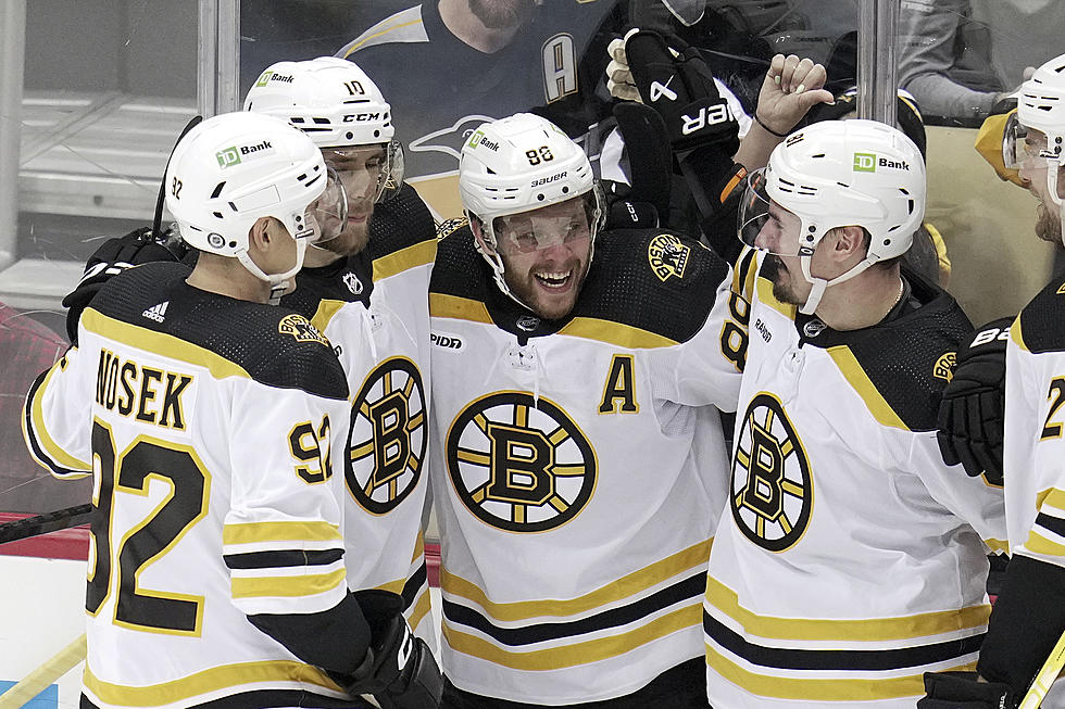 Pastrnak&#8217;s 14th Career Hat Trick Lifts Bruins by Pens, 4-3