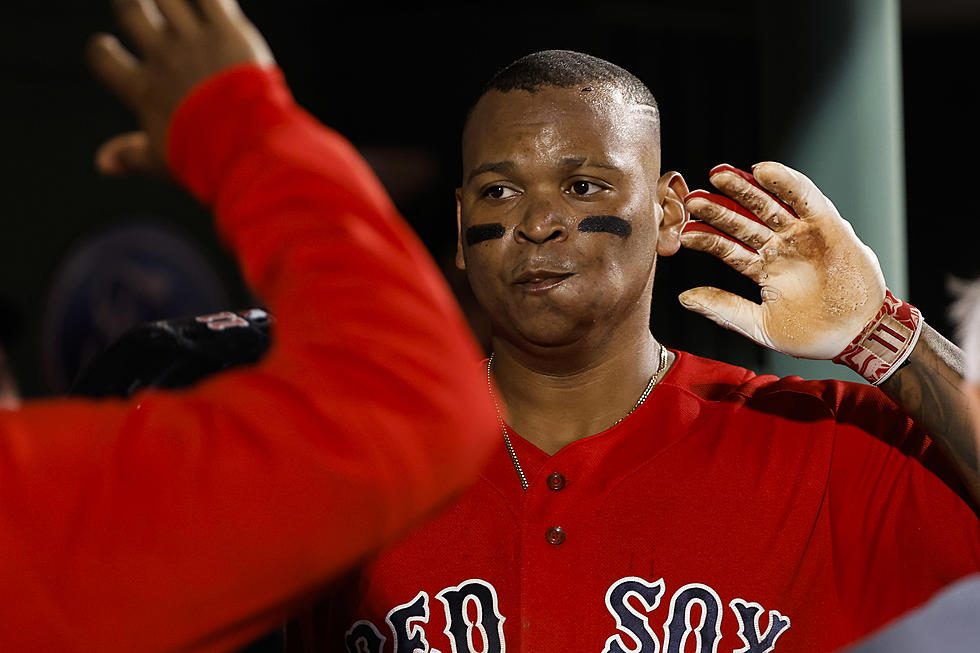 Devers Breaks Tie in 6-run 8th, Red Sox Beat Reds 8-2 to Avoid Sweep
