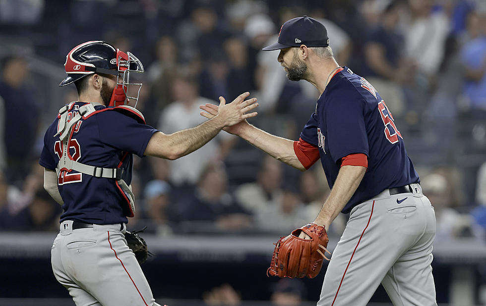 Hernández Lifts Red Sox Over Yankees 3-2 in 10 Innings to Take Series