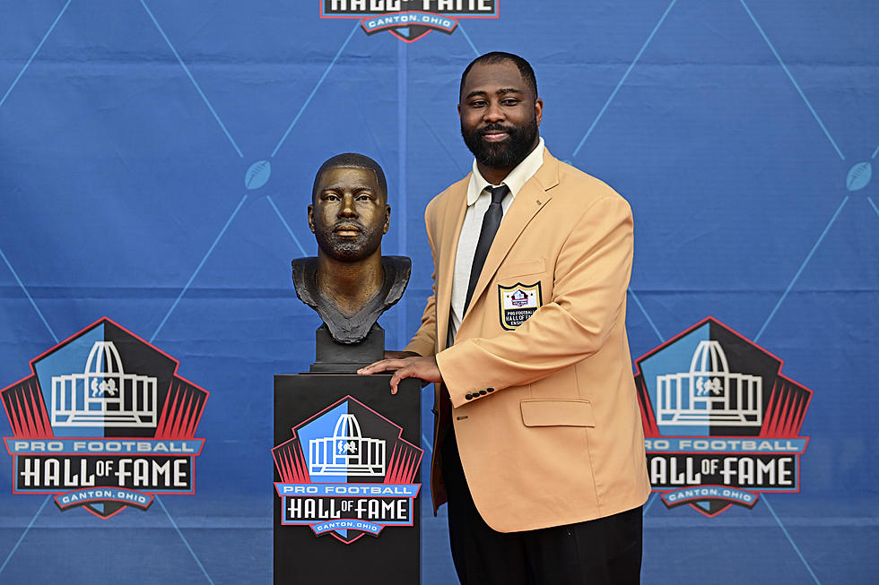 Darrelle Revis Takes His Island to the Pro Football Hall of Fame