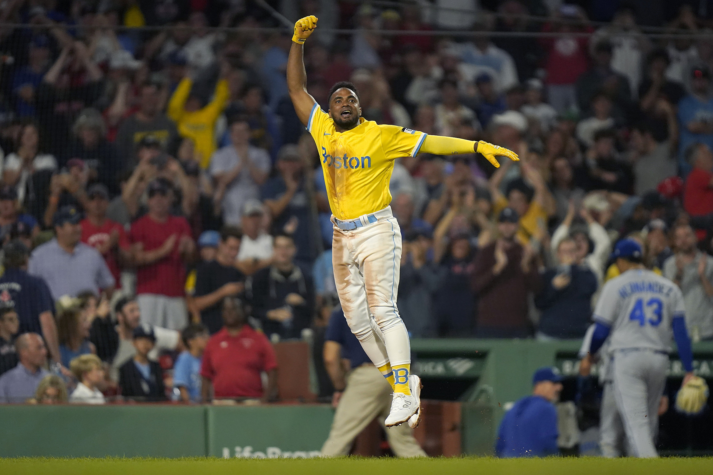 Poll: Do Sox need to adopt yellow jerseys for the rest of '23?
