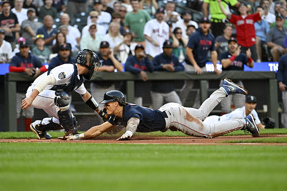 Mariners stay hot and topple Red Sox 6-2