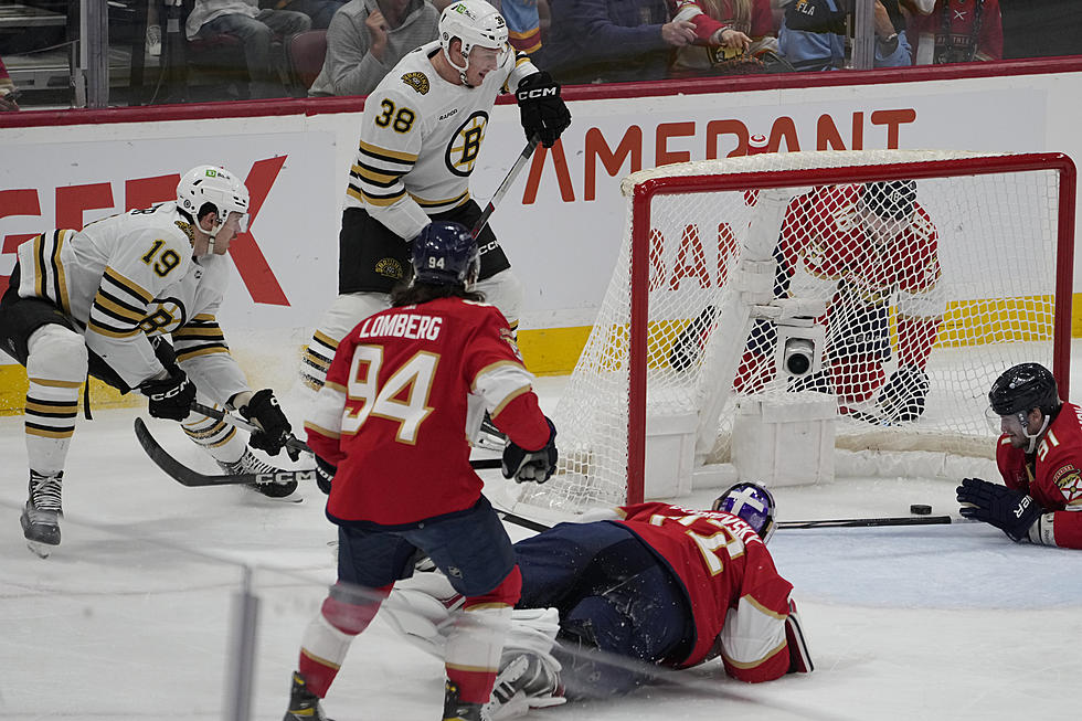 Ullmark, NHL-leading Bruins Remain Hot, Top Panthers 3-1 to improve to 14-1-3 on season