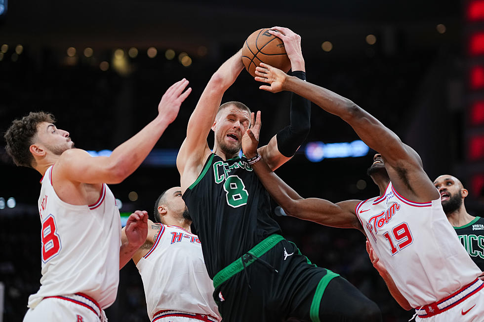 Kristaps Porzingis scores 32 points, NBA-leading Celtics beat Rockets 116-107