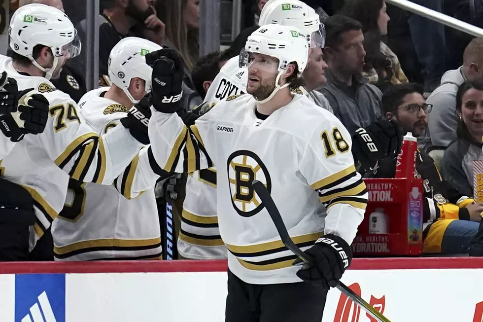 Brad Marchand caps Bruins’ four-goal second period in 6-4 win over Penguins