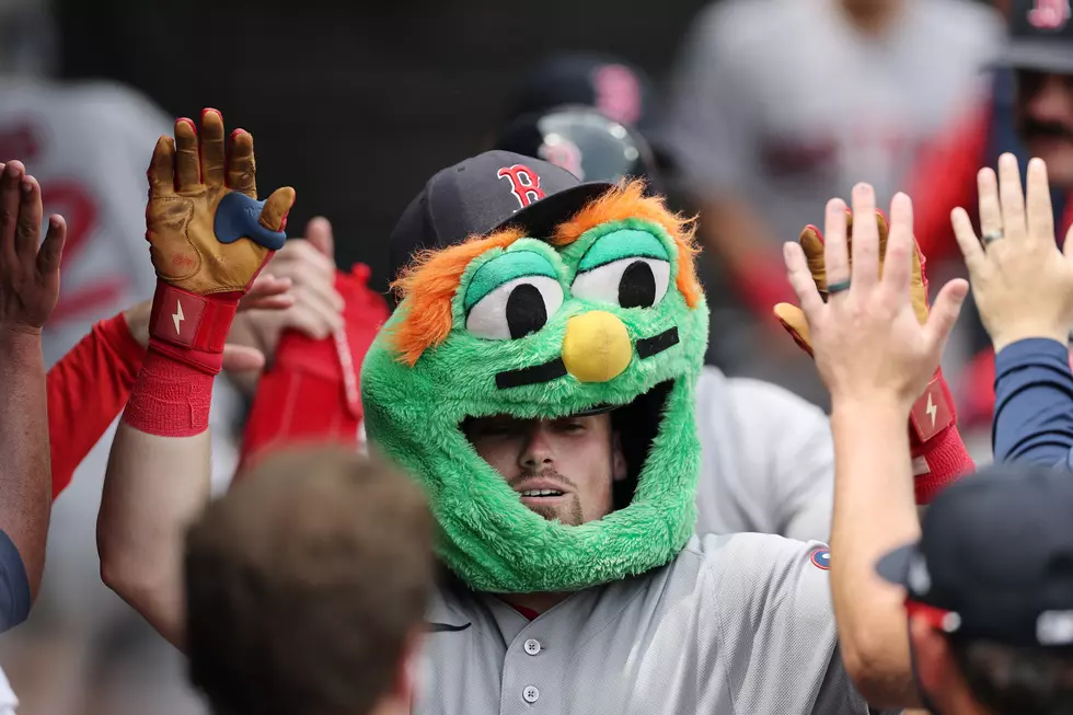 Durbin Homers as the Red Sox Beat the White Sox 2-1 for Their 6th Straight Win