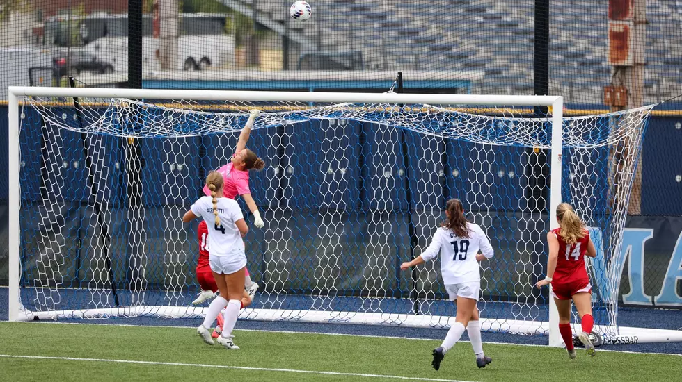 Sacred Heart Rallies to Beat Maine 2-1 [PHOTOS]