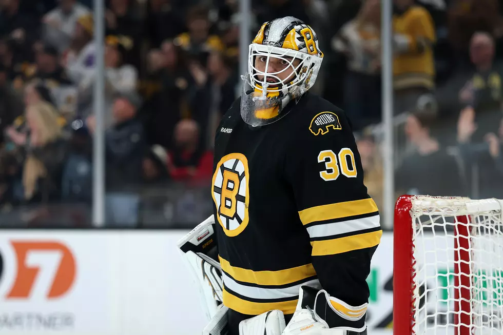 Michael DiPietro Has 1st Career Shutout, David Pastrnak Scores 2 as Bruins Beat Predators 6-0