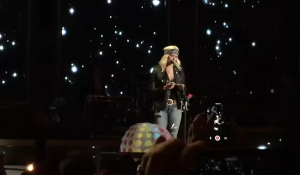 Watch as Miranda Lambert Kills a Beach Ball on Stage