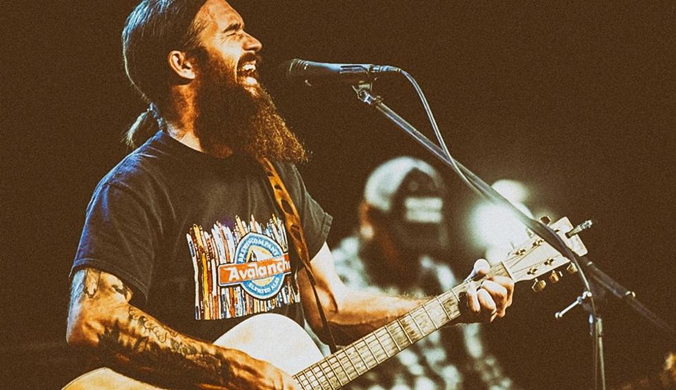 Cody Jinks Shares Powerful Version of ‘I’m Not the Devil’